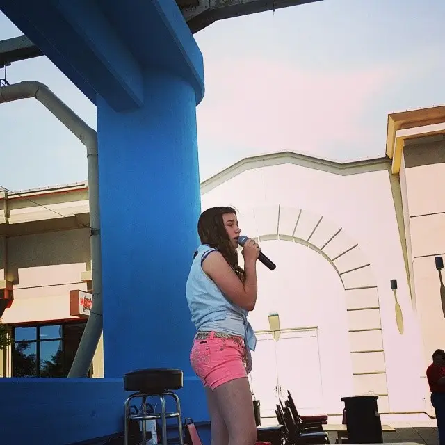 Leah Thompson at the Louisiana Boardwalk. Www.LeahThompson.com
 #Louisiana #Boardwalk #LeahThompson
