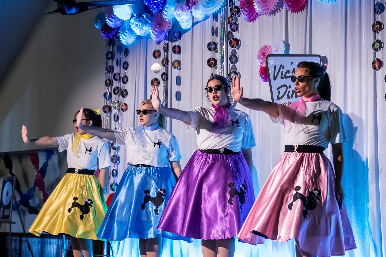 That’s a wrap on Dinner and Doo-Wop! Bringing the music of the 1950s to life each night was so fun, especially with this awesome cast!! 🥤 🎙️